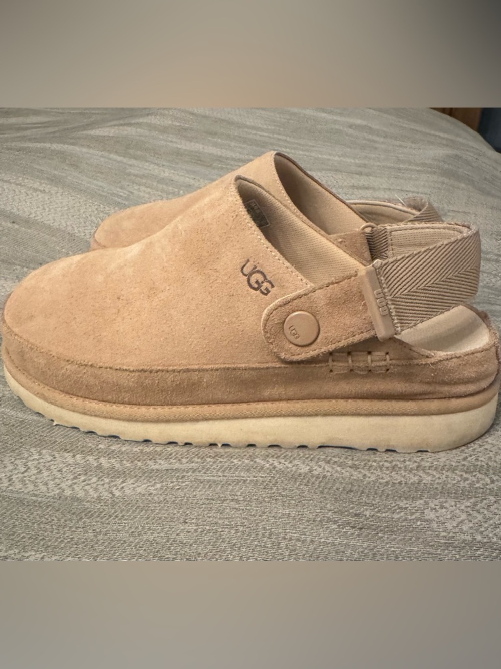 UGG Goldenstar Clog (runs small — fits like an 8/8.5)